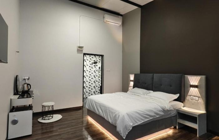 Cozy Private Room with Ensuite Bathroom in Bukit Bakri