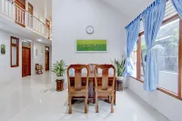 OYO 95374 Omah Ngentak Family Guest House - Parkering