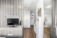 Central Brunswick Apartment Hotel - Parking