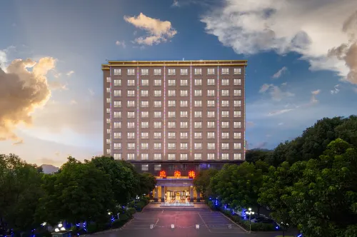 Yangshan Hotel - parking