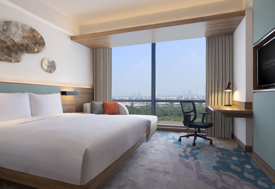 3. 힐튼 가든 인 ..