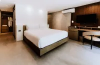 The Funny Lion - Coron