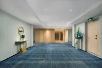 โรงแรมโฟร์ซีซั่นส์พลัส ม่านเฟิง