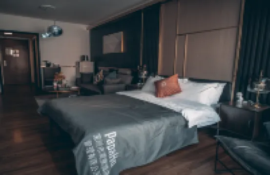 Lanshan Micro Luxury Apartment (Shenzhen Convention and Exhibition Center)