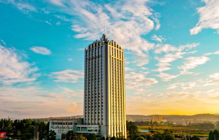 Xuanwei Xuanneng International Hotel (Railway Station)