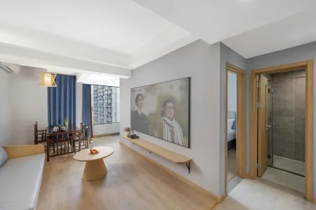 Xichang Hanjin Hotel ( qionghai 17 Degree Wanda Plaza Hotel) Отели рядом с достопримечательностью «Lushan Scenic Area»