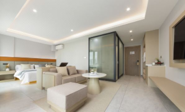 Ya Hotel (Haikou Riyue Square Duty Free Shop)