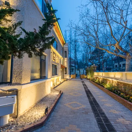 Qingdao Badaguan Jingli Villa (No.2 Bathing Beach) Отели рядом с достопримечательностью «Храм Джаншан»
