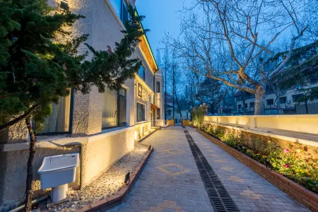 Qingdao Badaguan Jingli Villa Hotel Отели рядом с достопримечательностью «Qingdao TV Tower-High Altitude Experience Hal»