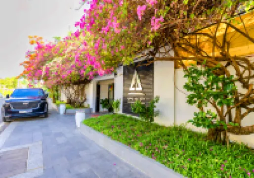 拉迪爾特權客房飯店 Crocodile Leather World附近的飯店