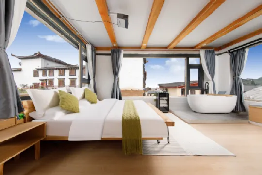 Shangri-La Jiangyue Beiting Homestay (Dukezong Ancient City Moonlight Plaza)