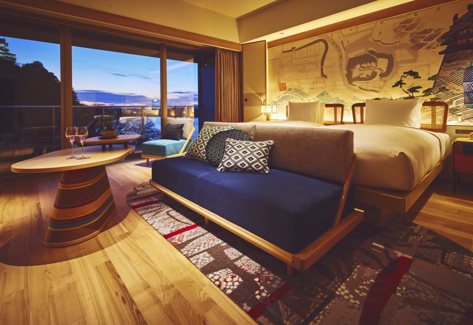 1. Hotel In..