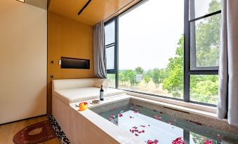 Floral Lux Hotel · Nanjing Yinglu Hot Spring Resort Homestay Hotel