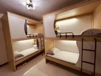 Qinglan Capsule Hostel