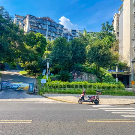 Take a look at E-sports homestays (Zitong Road School Store)