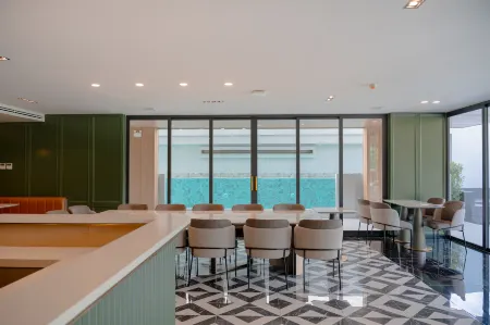 Cha Chiangmai Luxury Отели рядом с достопримечательностью «Wat Si Bunruang»