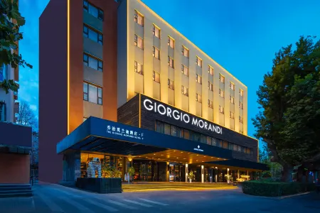 The GiorgioMorandi Hotels F (Shandong International Convention and Exhibition Center Store) Отели рядом с достопримечательностью «Jinan Forest Park»