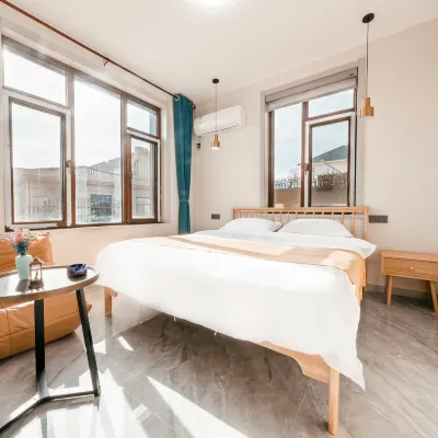 Qihai Villa Roaming Homestay (Laoshan Scenic Area Store) Отели рядом с достопримечательностью «Meeting Yard Caohaiyuan»