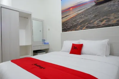RedDoorz near Mataram University Hotels near SeasToShop