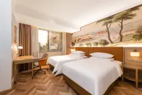 Vienna Hotel (Qingyuan City Plaza Lianjiang Road)