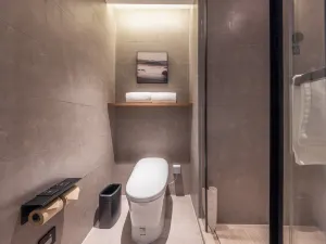 Atour Hotel Xinxiang East Station Pingyuan Road