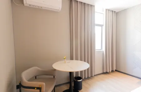 Borrman Hotel (Zhuhai Jinwan Huafa Business Center) Отели рядом с достопримечательностью «Guangdong Institute of Science and Technology»