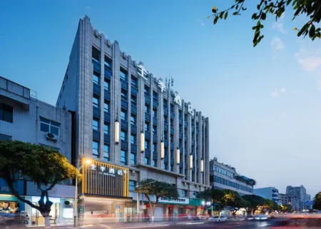 JI Hotel  (Chengdu Pengzhou Wanshi Li Branch) Отели рядом с достопримечательностью «Bailu Limestone Cave Wonder Peak»