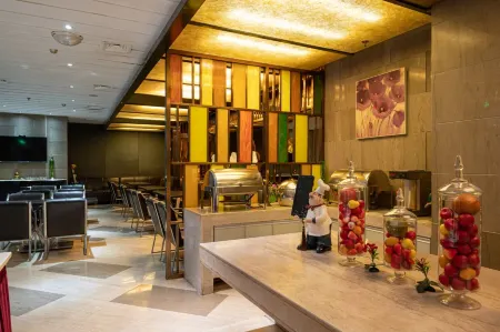 Golden Peninsula Hotel Отели рядом с достопримечательностью «Hunan Automobile Engineering Vocational College (New Campus)»