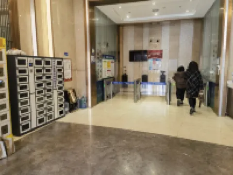 柚見精品酒店（青年大街彩電塔店） 鄰近彩電塔夜市的酒店
