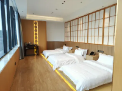 Redrock Hotel Hotels in Dunhua