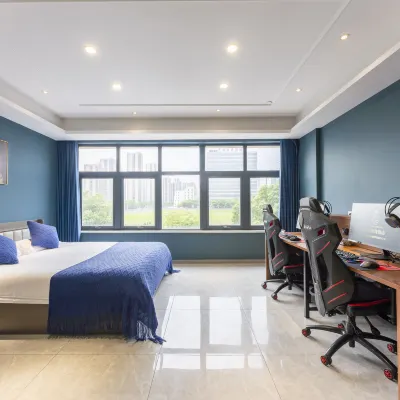 LEO Rio E-Sports Hotel (Century Oriental Commercial Plaza) Hotels near Fuming Road Station