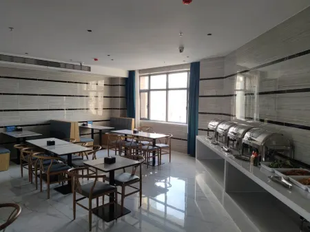 The Summer Lido Hotel Отели рядом с достопримечательностью «Alataw Shankou»