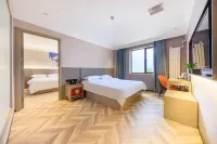 ELONG R.YUN (Beijing Capital Airport Branch)