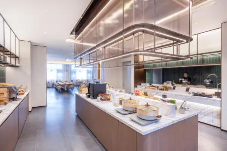 Zhangiiaiie Tianmen Mountain Ropeway Tianmenju Atour Hotel Отели рядом с достопримечательностью «Tianmen Cave»