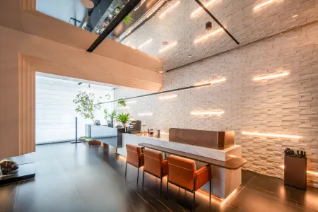 Rezen Hotel (Xinxiang Municipal Government East Railway Station)