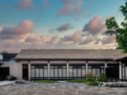 INTO Hotel Chibi Hotels in Chibi