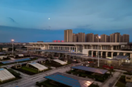 โรงแรมไคริอาด (จัตุรัสอู่เยว่ กุ้ยกัง สถานีรถไฟความเร็วสูง)