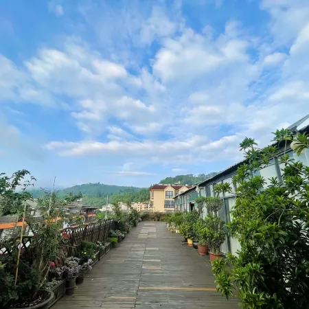 Mijng Qiyuan Minority Theme Hotel