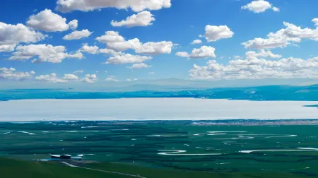 Jiuqu Mijing · Yinhe Homestay Отели рядом с достопримечательностью «Wulagai Lake Scenic Area»