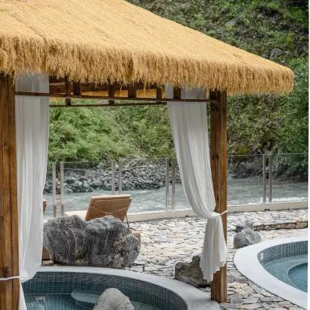 Zhuishan Mingjing Hot Spring Resort Hotel