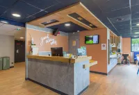B&B HOTEL Châteauroux A20 l'Occitane - parking