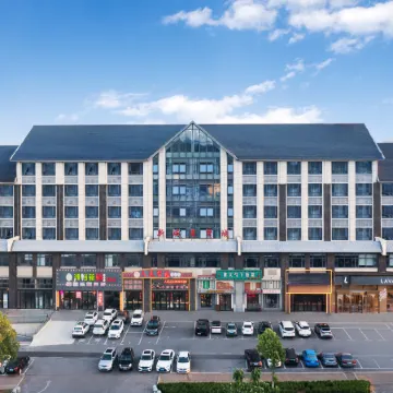 Lavande Hotel(Shaoshan Former Residence Scenic Area High Speed Railway Station Hotel)