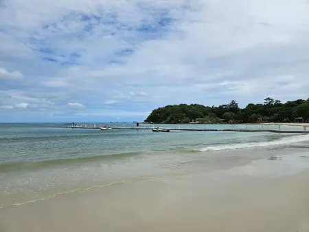 Serene House Samed Отели рядом с достопримечательностью «Mae Ram Phueng Beach»