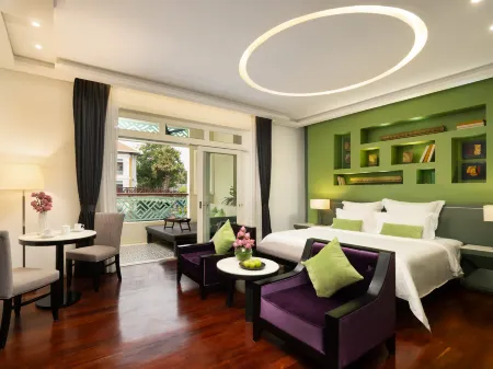 The Royal Family Suite by Memoire Palace Resort & Spa Отели рядом с достопримечательностью «Miniature Replicas of Angkor’s Temples»