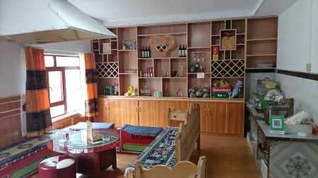 Lotus Lake Mountain House Elegant Residence Отели рядом с достопримечательностью «Lotus Sea»