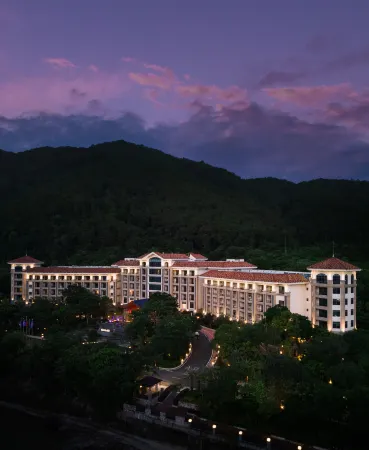 LongPo Bay Hotel Отели рядом со станцией Yongding Railway Station