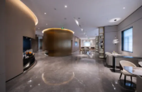 Jinyi  Hotel (Baotou East Railway Station )