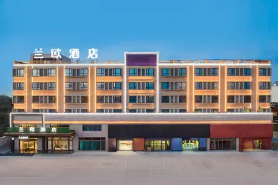 Lanou Hotel (Fuping Qianxilong Building Material Market) Hotels near Yan Lianghan Imperial Cemetery