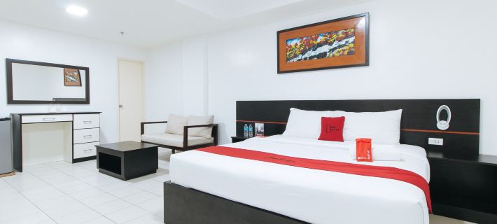 RedDoorz Plus @ Evangelista Street Makati Hotel a Makati