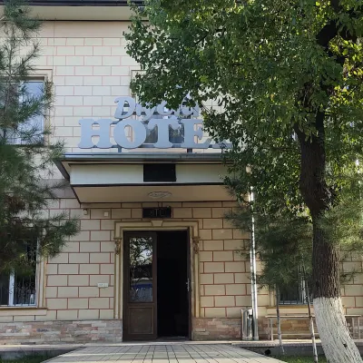迪約拉旅館 鄰近扬吉阿巴德的酒店